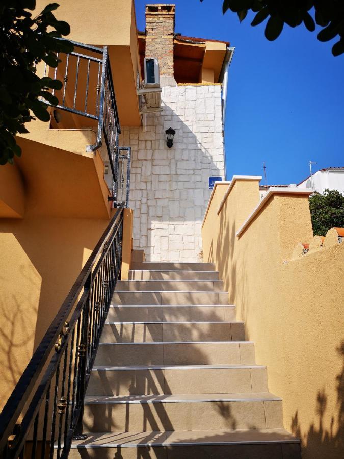 Lux Attic Old Town Rab Rab Town Exterior foto