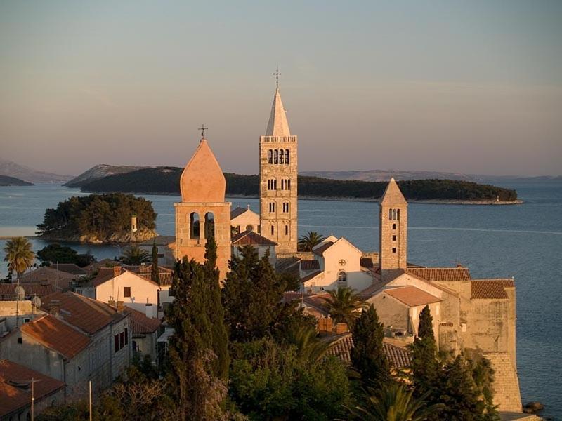 Lux Attic Old Town Rab Rab Town Exterior foto