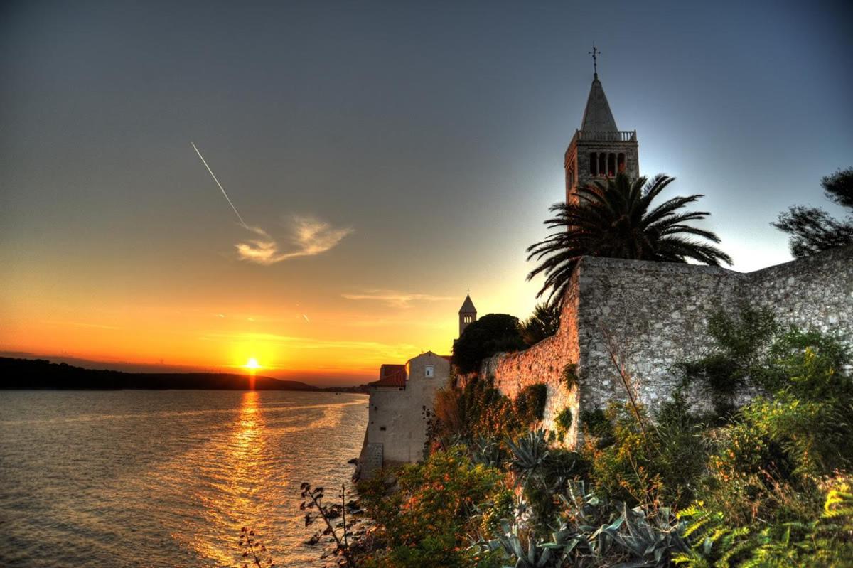 Lux Attic Old Town Rab Rab Town Exterior foto